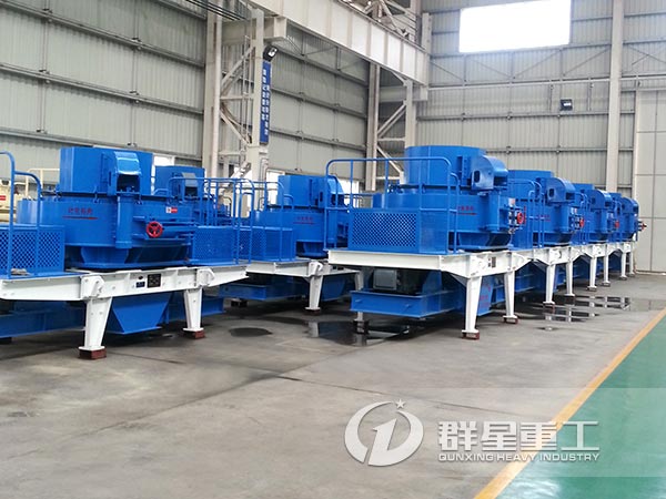 車間內整齊擺放的河卵石制砂機