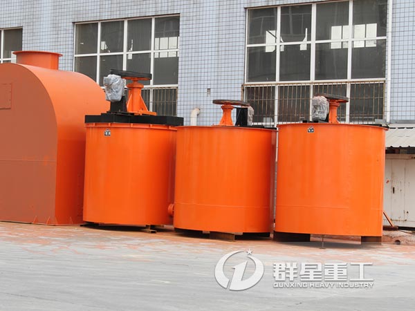 攪拌桶整齊擺放圖