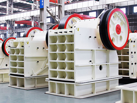 顎式破碎機(jī)廣泛運(yùn)用于礦山、冶煉、建材、公路、鐵路、水利和化學(xué)工業(yè)等眾多部門，破碎抗壓強(qiáng)度不超過320兆帕的各種物料，在生產(chǎn)線中一般用來作為初級破碎機(jī)，配合細(xì)碎機(jī)來使用。