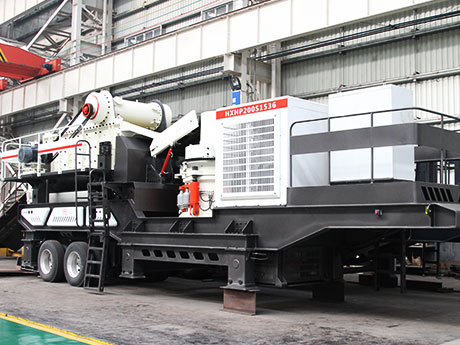 移動式破碎站也稱為移動式破碎機(jī)、車載碎石機(jī)或流動破石機(jī)，是一種簡易的石料生產(chǎn)線，主要用于冶金、化工、建材、水電等經(jīng)常需要搬遷作業(yè)的物料加工，特別適用于鐵路、公路、建筑、水利、冶金等行業(yè)。用戶可根據(jù)加工原料的種類，規(guī)模和成品物料要求的不同采用多種配置形式。